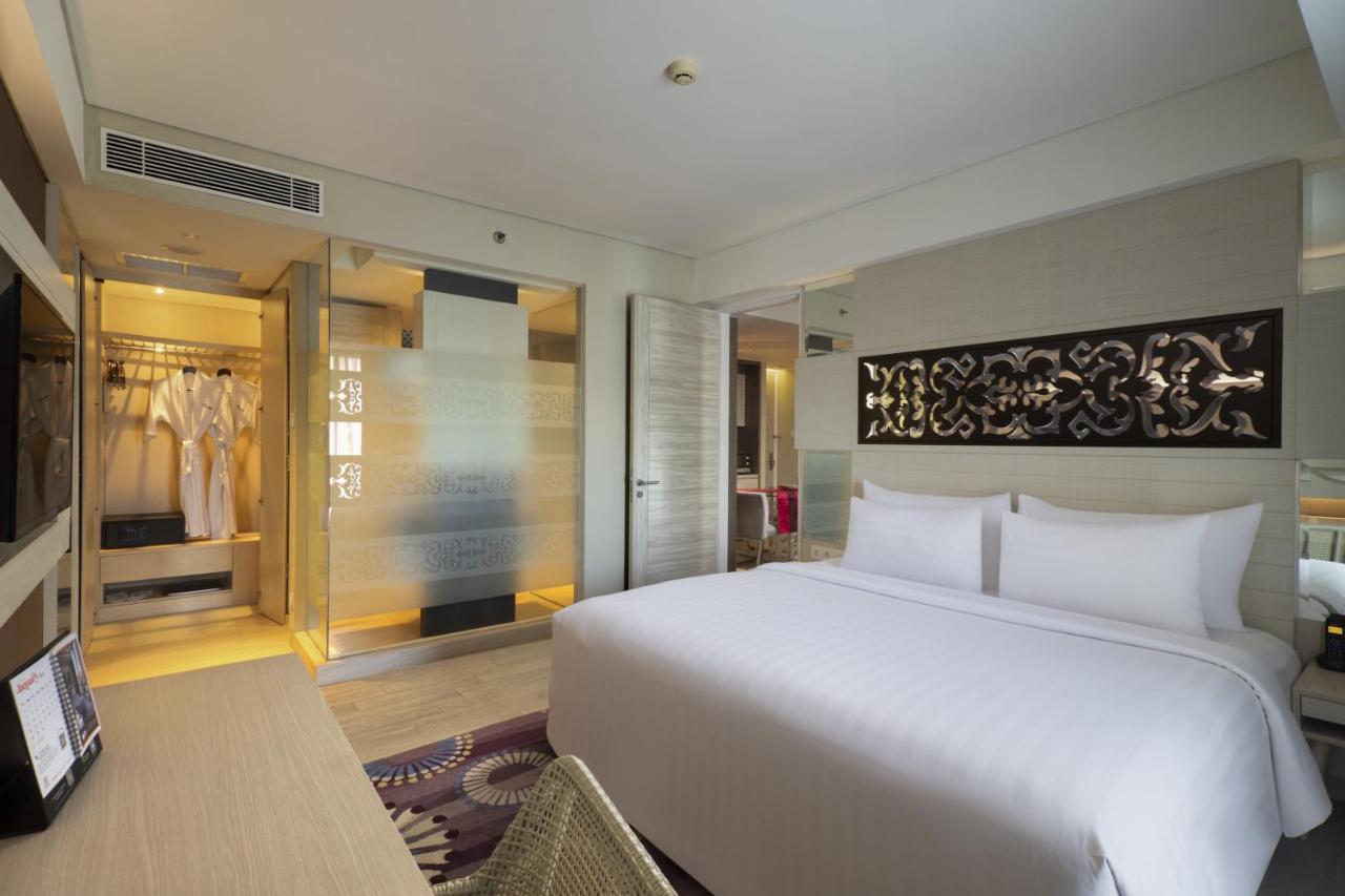 Suite Room with Pool View